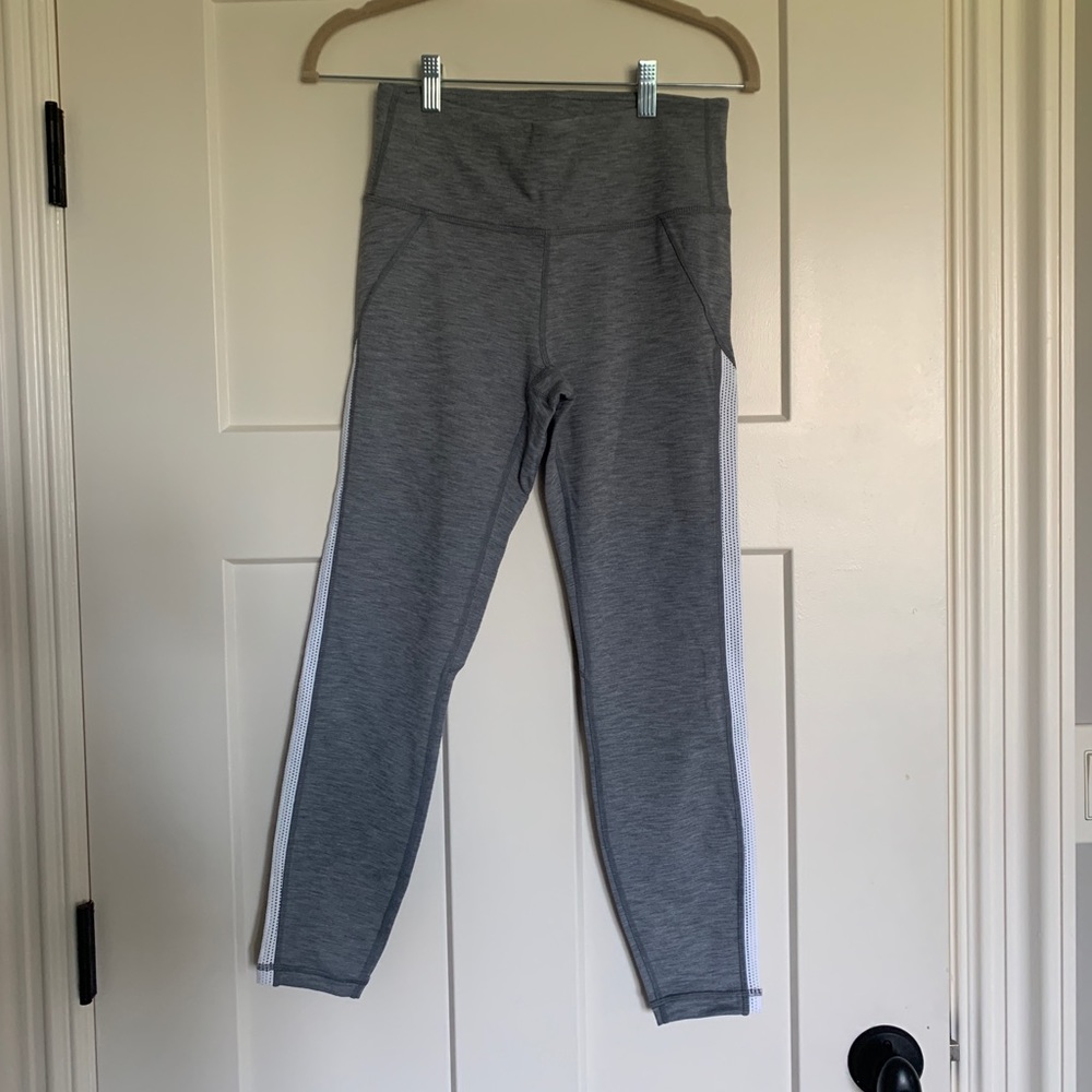 Athletes grey leggings